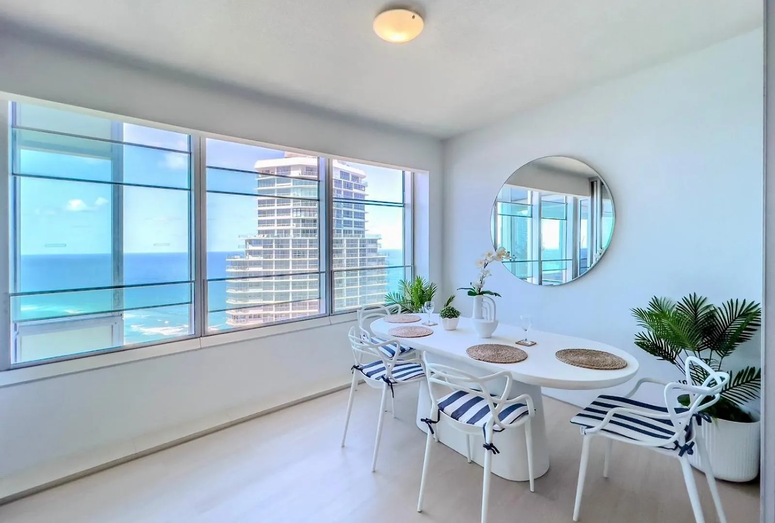 Iconic Q1 Level 35! Apartment Gold Coast